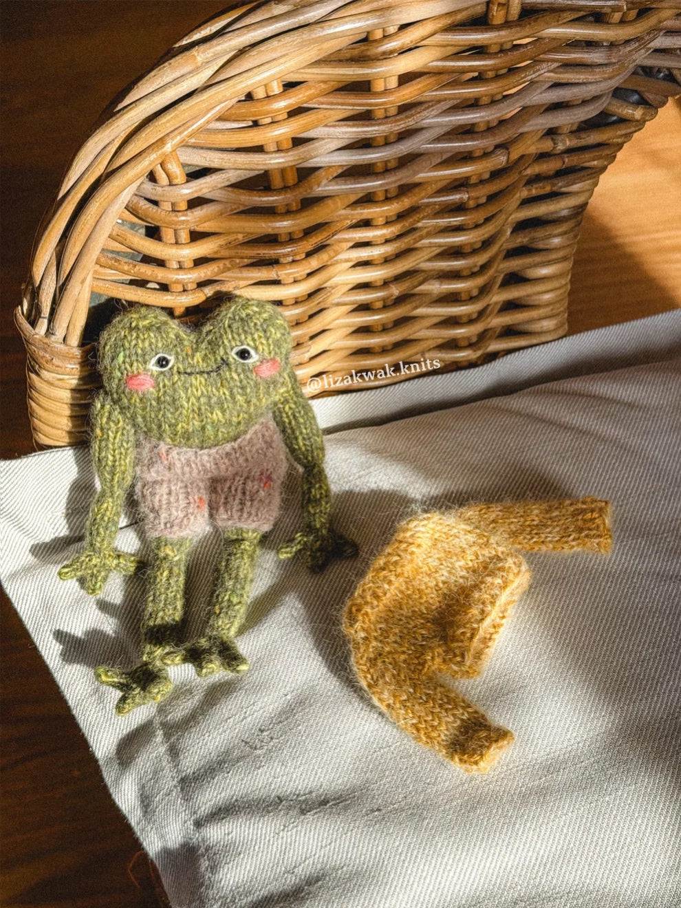 Lukash the Frog Knitting Pattern