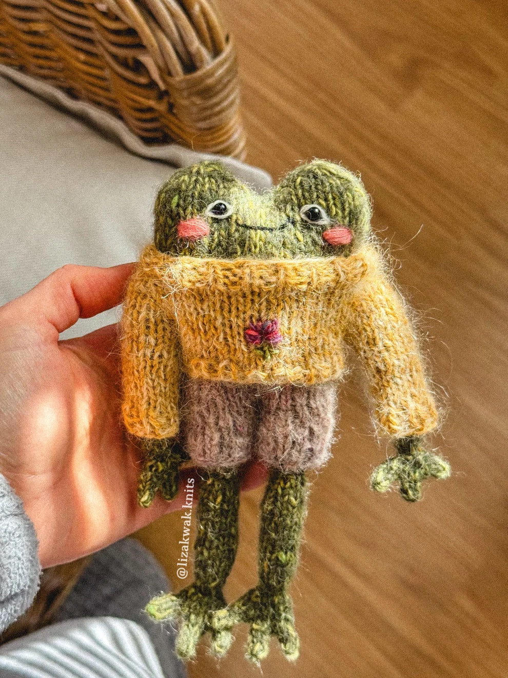Lukash the Frog Knitting Pattern