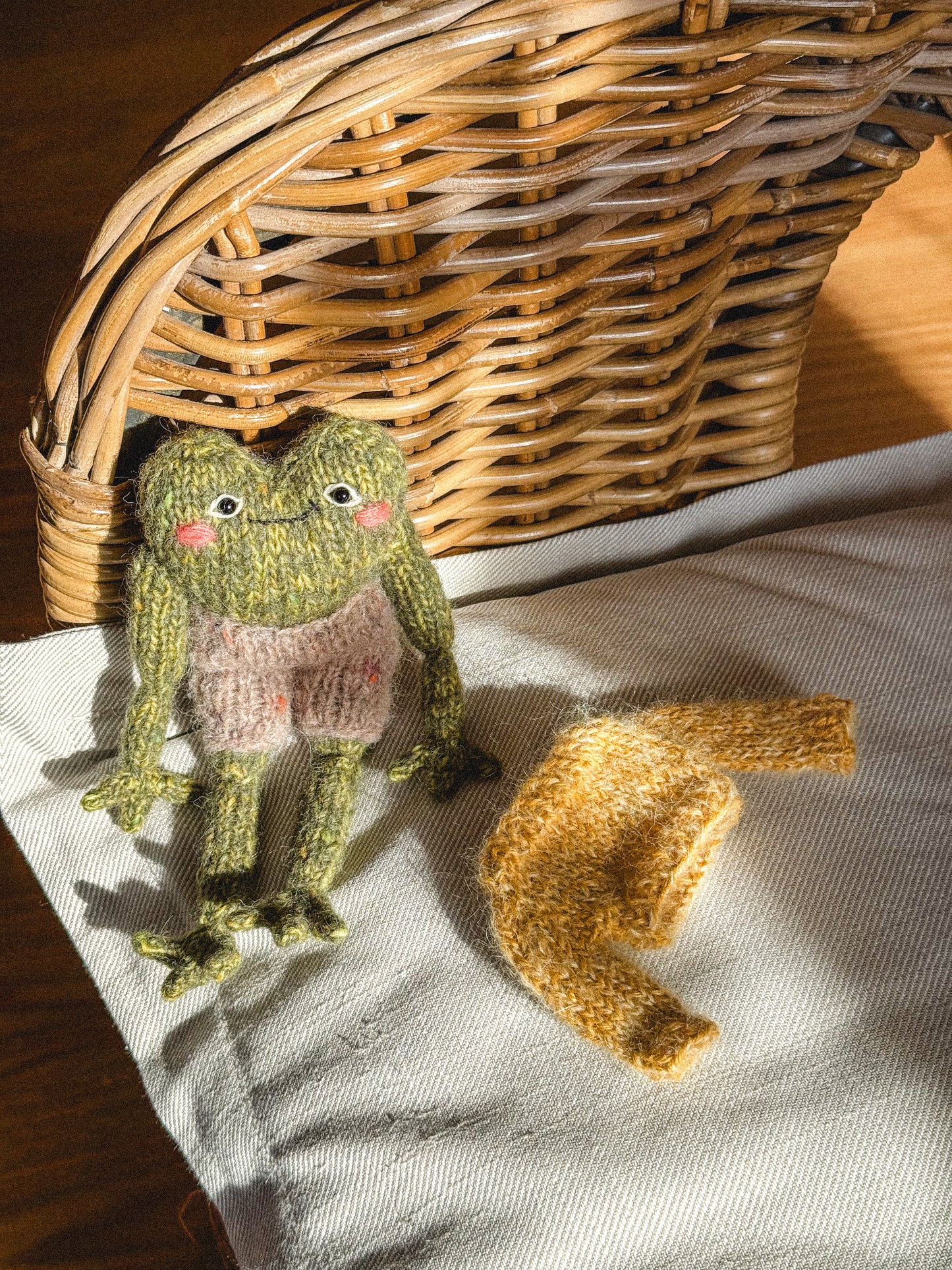 Lukash the Frog Knitting Pattern