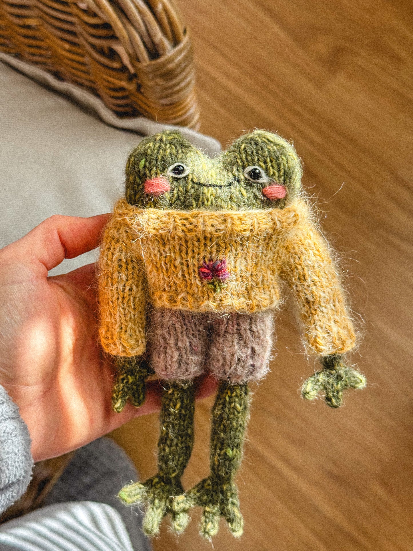 Lukash the Frog Knitting Pattern